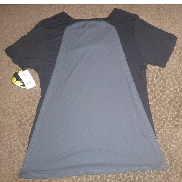 Womens BATMAN Logo Costume T-shirt Attached Cape Size XS Medium black NWT - Picture 2 of 2
